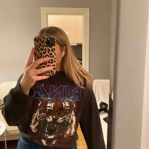  - Anine Bing sweatshirt! Jättefint skick , nypris ca 1800 kronor. Storlek M! 
