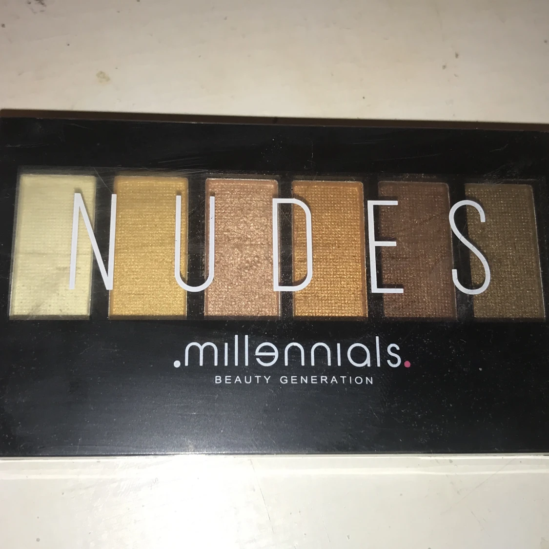 Nude ögonskuggs pallet från millenials! Helt oöppnad 
