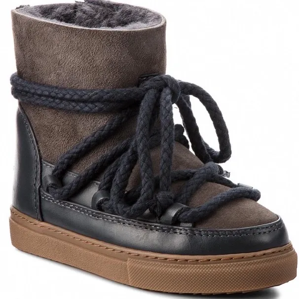 Säljer mina inuikii skor inköpta förra vintern. Nästintill oanvända endast 5 gånger ungefär.😊 nypris 2499. Kan skicka fler bilder vid intresse . Skor.