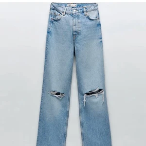 Zara byxor!!  - Säljer mina snygg Zara byxor i storlek 36. Jag är 175 och de passar 💜 Kommer starta budgivning om många är intresserade! 