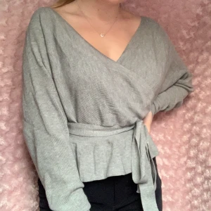 Omlott tröja - Aldrig använd, Har du frågor eller vill få fler bilder så skriv till mig😊