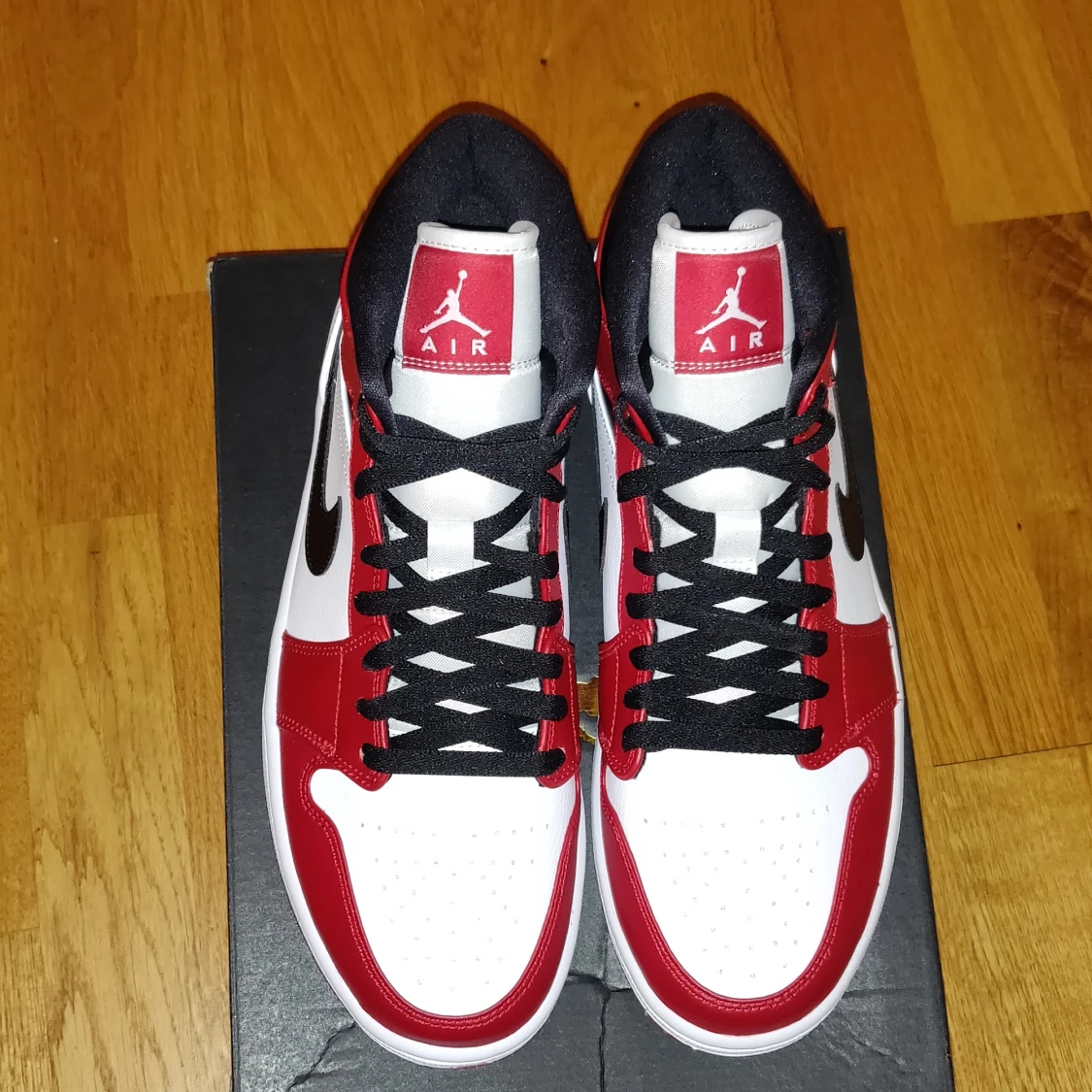 Jordan 1 Mid Chicago - 90