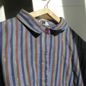 Vintage-skjorta - Randig skjorta med fina guldränder 💙