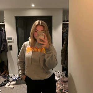 Thrasher hoodie  - En grå Thrasher hoodie i bra skick. Köparen står för frakt 63kr.💖💖 