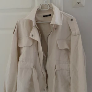 Jacka  - Fin jacka från ginatrico. Aldrig använd. Super fin färg och passform. Storlek M men är som en oversize S.