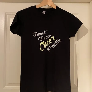 ”I can’t I have cheer practice” träningströja  - Oanvänd. Finns i Västerås, annars står köparen för frakt.