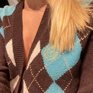 90s kofta - Obs smutsig spegel inte plagget! Super fin 90s Y2k kofta köpt här på plick men har inte kommit till användning:(🤎🤎🤎