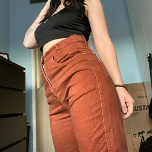 robell jeans strl 36 - jeans från robell i strl 36, käpta second hand, själv har jag endast testat dessa. bra skick. väldigt mjuka och sköna. lite för långa och stora för mig på 154cm. 