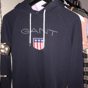 Gant hoodie  - Gant hoodie, köpt för ett år sen ungefär men inte använts, storlek s