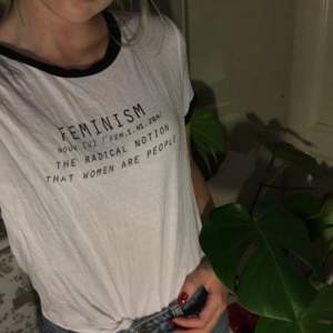 Feminist tröja från hm! Super skönt material och fint budskap! Används inte tillräckligt mycket hos mig tyvärr