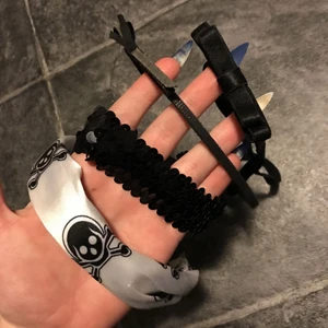 - 4 olika diadem/hårband. Använda men bra skick. Går att köpa en om du inte vill ha alla men ta kontakt med mig isf. Swish går bra köpare står för frakt