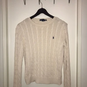  - En mysig Ralph lauren stickad tröja, strl S. Använd endast några gånger. Säljs pågrund av storlek. Kan även fraktas 