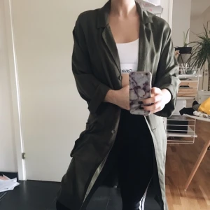  - Fin trench coat. Använd fåtal gånger! 