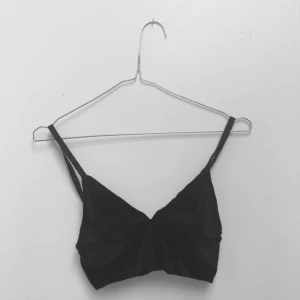  - Magtröja / bh hur man vill se det, svart sammet