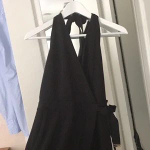  - Byxdress från H&M. Använd 2 gånger så i bra skick. 