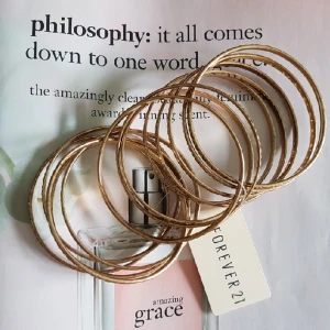  - Nya forever 21 armringar/armband! 💅 aldrig varit använda. 21cm omkrets, 6.5cm breda