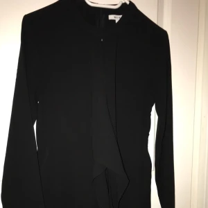  - Jumpsuit från Nakd. Använd en kväll. Hämtas i Gbg/Mölndal annars står köparen för frakt. 