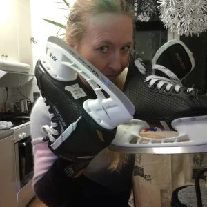  - Bra skridskor ,36 i fint skick!   Swish el kontant vid Ropsten eller Åhléns city