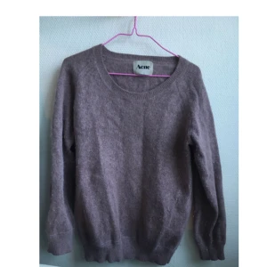  - Tröja Acne Angora-blend strl S. Grålila i färgen. Varm o go! 