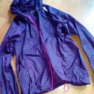  - vindjacka med fickor