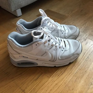  - Nike air command vita sneakers storlek 40 