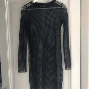 Nätklänning från weekday XS  - Så snygg men kommer aldrig till användning 😩 inget att anmärka på. 