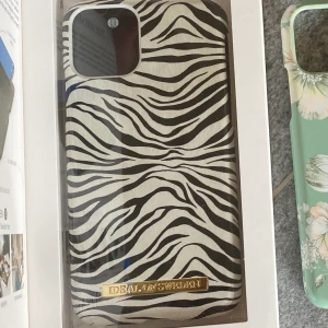 Ideal of sweden iPhone 11pro / IPhoneX - Oanvänt skal i zebra för både iPhone 11 pro och X. Säljer för 50kr ❤️