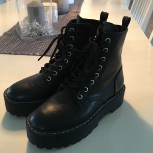 Kängor - Nästan nya skor stl 37