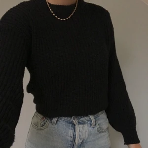 Nakd stickad tröja - Stickad tröja från nakd med en pytteliten balongärm typ. 💕 Nypris: 300kr, mitt pris 60kr + frakt :)