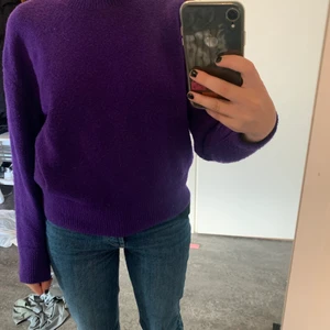 Stickad tröja - En stickad tröja i storlek S från & other stories. Jätte varm och bekväm! Skicka för fler bilder och buda!!