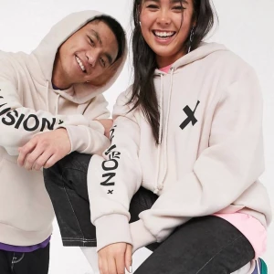 Beige hoodie från Collusion  - En mjuk och mysig hoodie från märket Collusion. Köpte den i storleken Small, men den är stor i storleken och skulle passa någon S-L