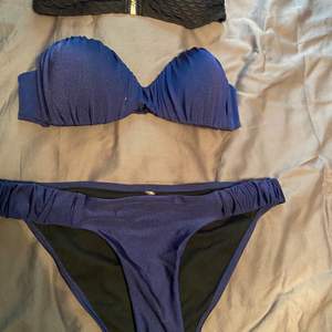 Säljer tre bikini delar, en blå superfin bikini och en svart bikini topp💜 Frakt tillkommer💜