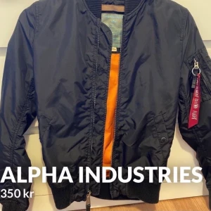 Alpha industries jacka  - Jättebra skick, knappt använd! Frakt tillkommer❗️