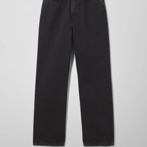 Weekday byxor rowe 26/32 - Svarta weekday byxor i modellen rowe. Knappt använda. Frakt betalar köparen.