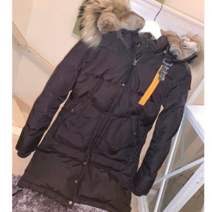 Parajumper longbear  - Jackan är använd 1 vinter men den är i väldigt bra skick! 