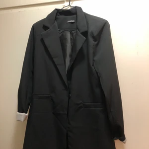 Oversized kavaj - Snygg oversized kavaj, använd tre gånger. Strl. S. Från boohoo 