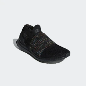 Adidas ultraboost laceless  - Adidas ultraboost laceless. Använda 1 gång. Säljes för 1100kr 
