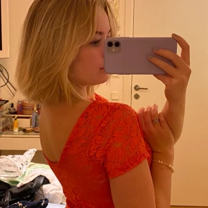 Rosa top - Älskar förgen på denna söta topp. Den är från cubus och knappt använd. Jättefint matrial som är ganska genomskinligt men som täcker vid brösten.