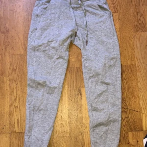 Gråå mjukis använd max 2 gånger - Fraktas