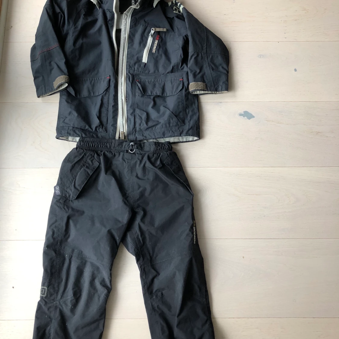 Skaljacka och överdragsbyxor