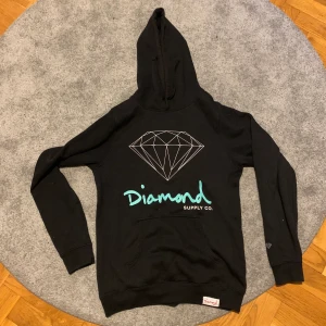 Diamond Supply Co svart hoodie  - Köpt på Hollywood och är i perfekt skick