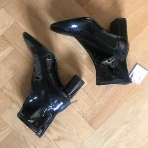 Boots i vinyl  - Oanvända skor i vinyl 