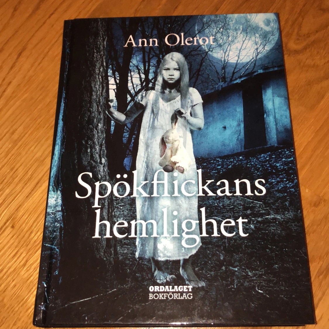 SPÖKFLICKANS HEMLIGHET