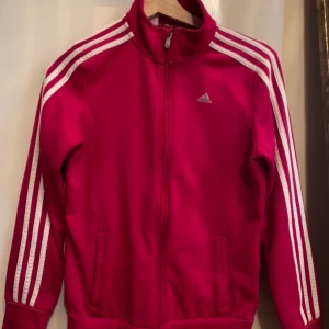 Adidas Kofta strl 158/164 - Mörkrosa Adidas kofta storlek 164, Är i bra skick