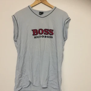 90s Hugo Boss-linne - Fin gammal 90-tal oversize herrtröja i M