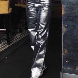 Silvriga jeans  - Storlek 36 ICONAPOPxGinaTricot 