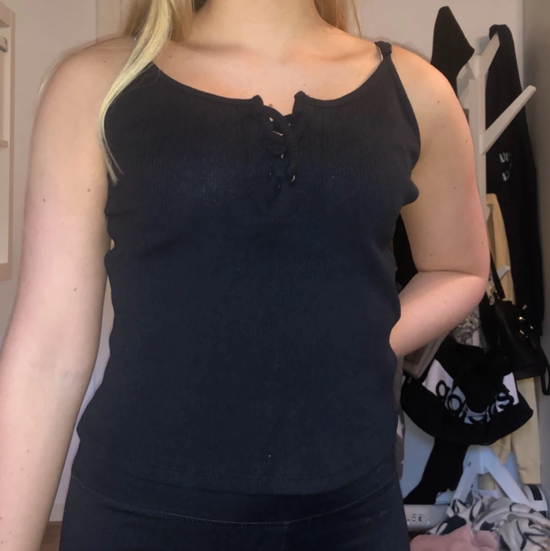 Ribbad linne med knytning 