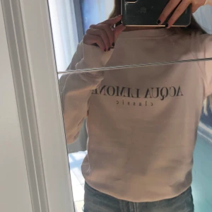 Aqua Limone Tröja  - En väldigt fin tröja. Använd fåtal gånger & är i fint sick. Storlek xxs, köpt för 999kr, frakt tillkommer 