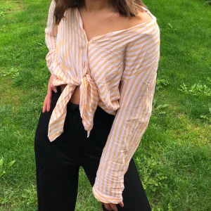 Skjorta  - Skjorta från HM, knappt använd! Köparen står för frakt 💕