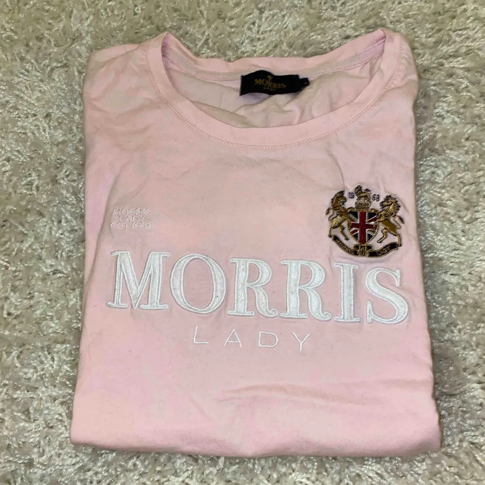 Oanvänd T-shirt från Morris!!. Toppar.